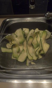 Courgettes even blancheren, mag ook rauw!n